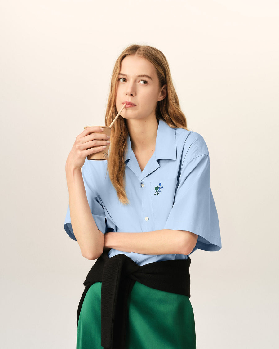 Blue boxy cotton short-sleeve shirt with Ami de Coeur tulip